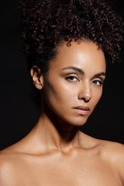 Gaia Scodellaro como Aminah