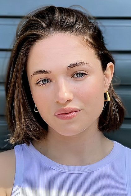 Millie Kent nel ruolo di Lizzie