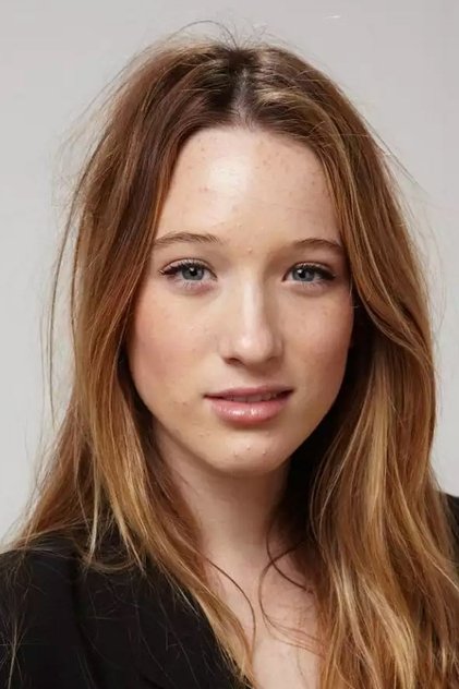 Sophie Lowe como Drew