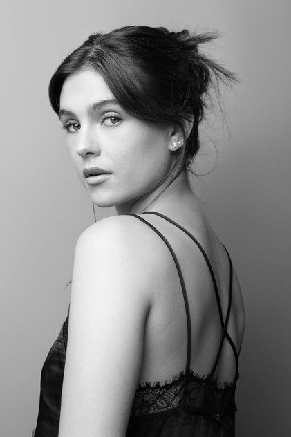 Romina Poza as Paola (young)