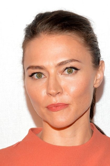 Trieste Kelly Dunn como Liz Koch
