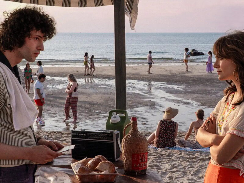 Tony, da A24, joga um jovem Anthony Bourdain no calor de uma cozinha em Provincetown