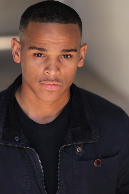Terayle Hill como Bob McDaniel