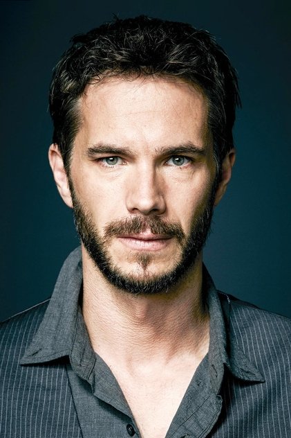 James D'Arcy como 1st Lt. Thomas Pullings