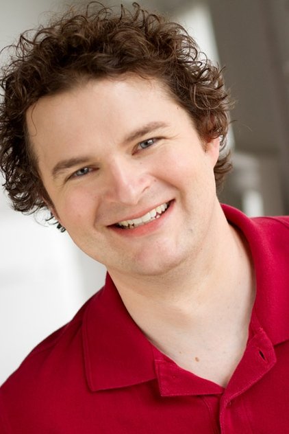 Darcey Johnson como Father John Dorr
