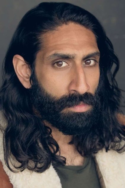 Amar Chadha-Patel como Singh