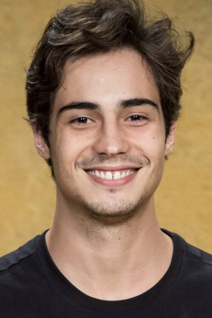 Danilo Mesquita como Miguel