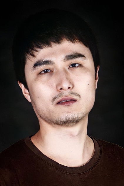 Jeon Seok-chan como Section Chief Hong