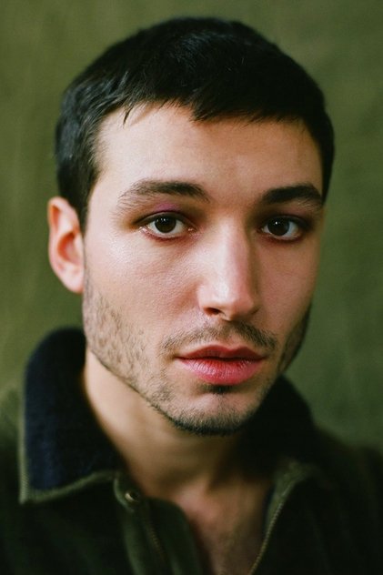 Ezra Miller come Barry Allen / The Flash