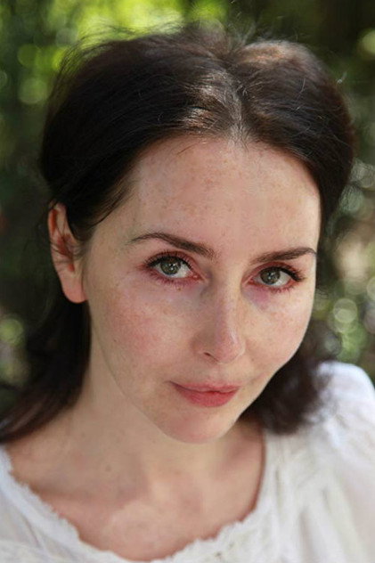 Geraldine O'Rawe como Deirdre Buckley