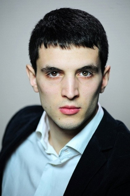 Giacomo Ferrara como Ago