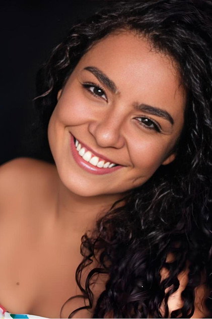 Mariam Castañeda como Isabel