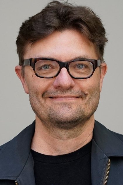 James Urbaniak como Irv Merlin