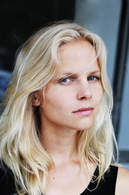 Sinja Dieks as Ingrid Gruber
