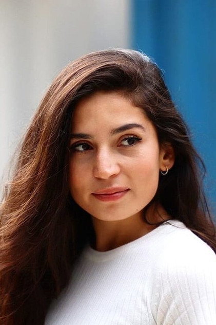 Sinem Kavus as Anna