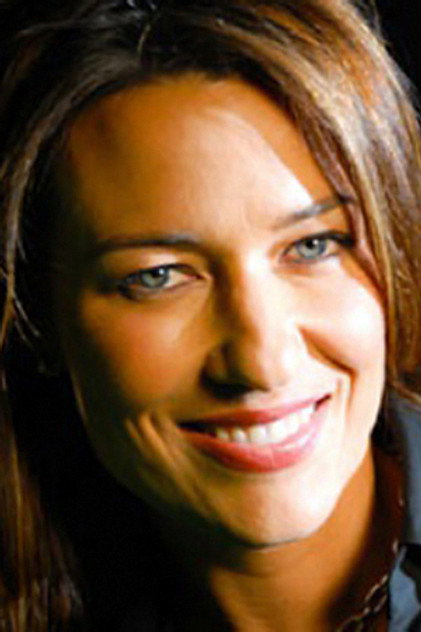 Susanne Sutchy como Sandy
