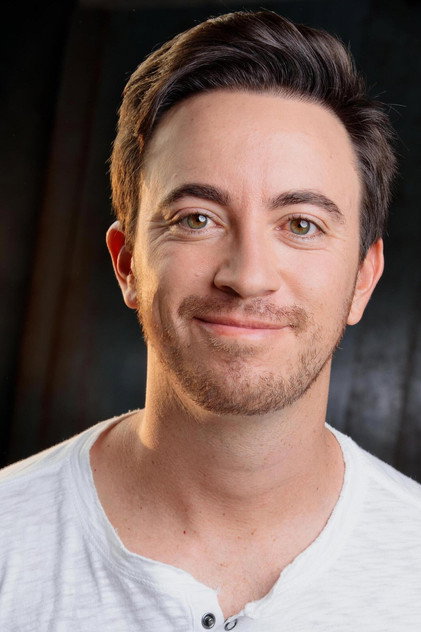 Charlie Alvarado como Nurse Carter