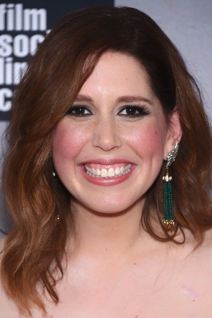 Vanessa Bayer dans le rôle de Self - Guest Judge