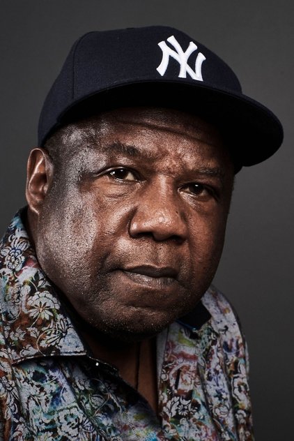 Isiah Whitlock Jr. como Commander Burnside (voice)