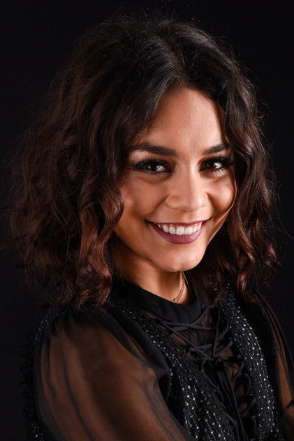 Vanessa Hudgens como Fiona Pembroke / Lady Margaret / Stacy