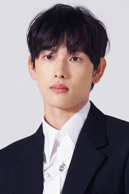 Yim Si-wan as Lee Myung-gi / Player 333