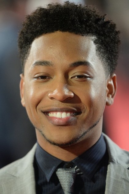 Jacob Latimore como Dante