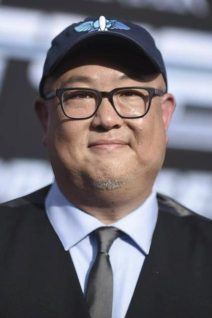 Peter Sohn como SOX (voice)