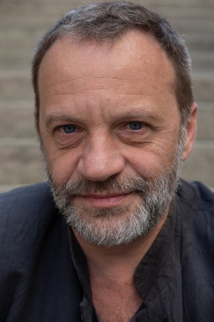 Éric Herson-Macarel como Old Habu (voice)