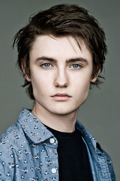 Spencer MacPherson as Xavier Baxter