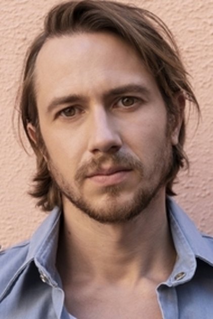 Bastien Bouillon as André Mattéi
