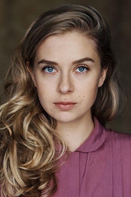 Anna Herrmann como Moni