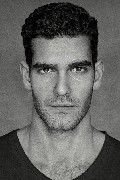 Dino Kelly como Ptolemy