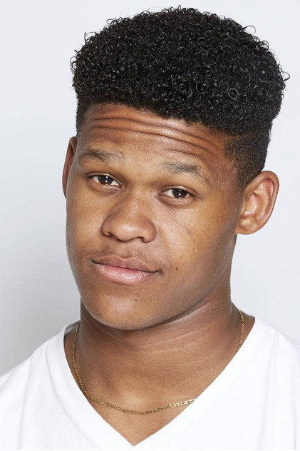 Dillon Windvogel como Wade Daniels