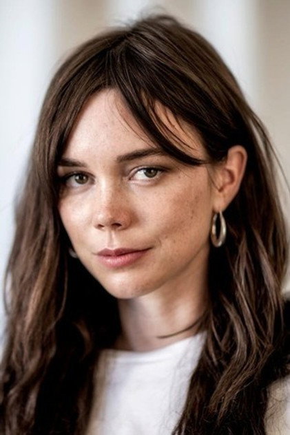 Hedda Stiernstedt as Amelia