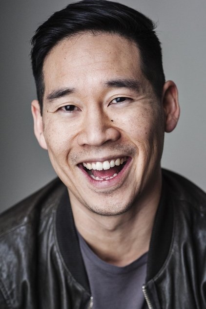 Dan Li como Wong
