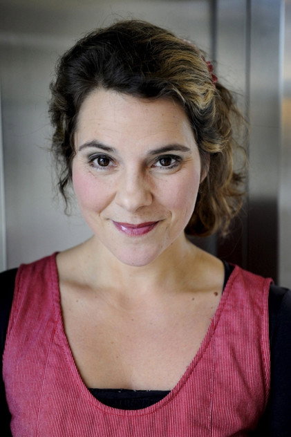Vanna Rosenberg as Amelias mother