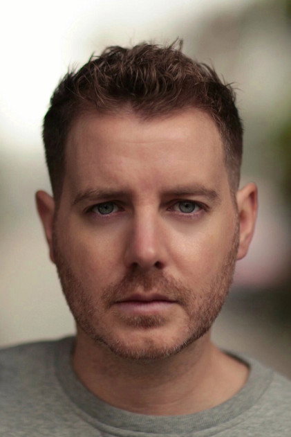 Christian Brassington como Dominic