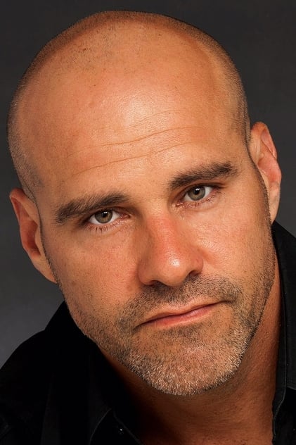 Rey Hernandez como Lt. Cunningham
