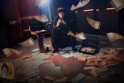 The Apartment Job su Netflix: l’ex boss che si candida all’assemblea di condominio per svuotare il fondo cassa
