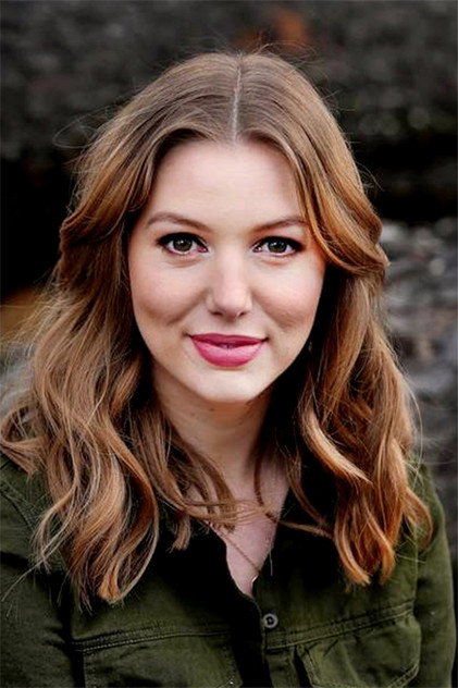 Seána Kerslake como Jenny