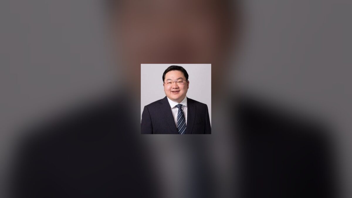 조 로, 서명 한 번 없이 말레이시아 국부펰드를 털어간 금융 사기꾼