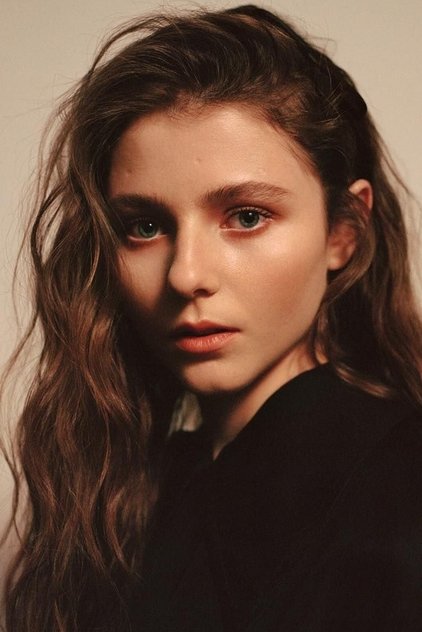 Thomasin McKenzie como Maddox Aged 16