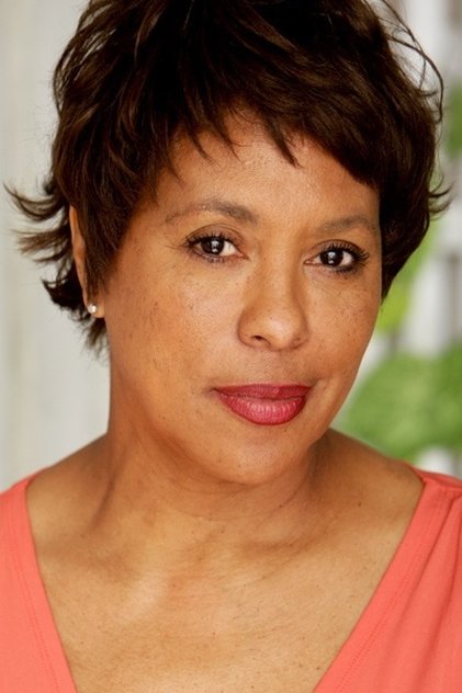Angela Elayne Gibbs como Cricket