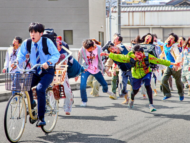 映画『ゾン100〜ゾンビになるまでにしたい100のこと〜』（2023年）Netflixで配信中：楽しい夏のゾンビ・コメディ