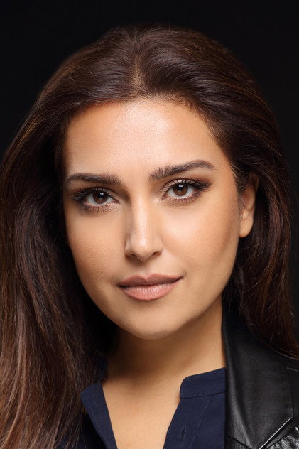 Mozhdah Jamalzadah como Woman