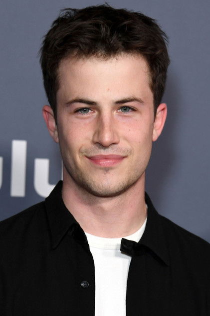 Dylan Minnette como Wes Hicks