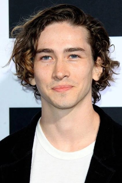 Dylan Arnold as Cameron Elam