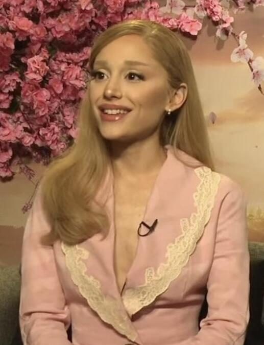 Ariana Grande diz que foi um erro fazer você se apaixonar por ela