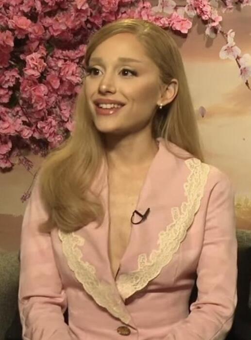 Ariana Grande admitió que te hizo quererla — y dice que lo lamenta