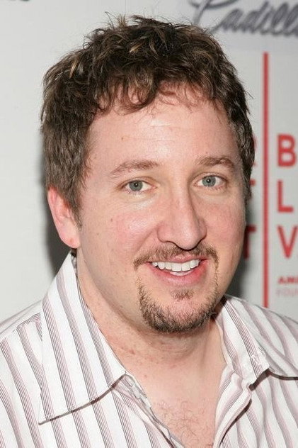 Paul Soter como Carl Foster
